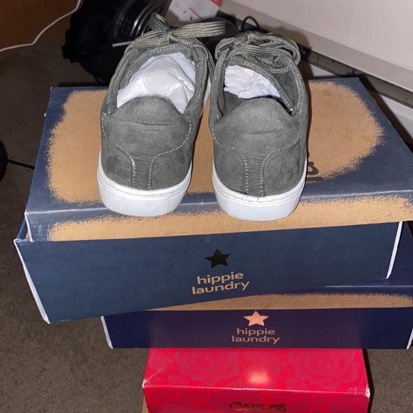 Sneakers with box - Picture 2 of 3